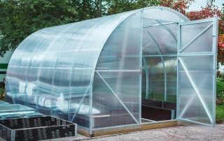 Greenhouse mula sa isang pipe ng profile