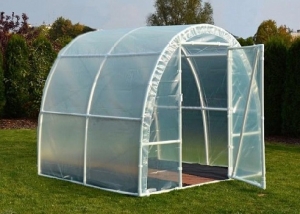 Do-it-yourself greenhouse from plastic pipes